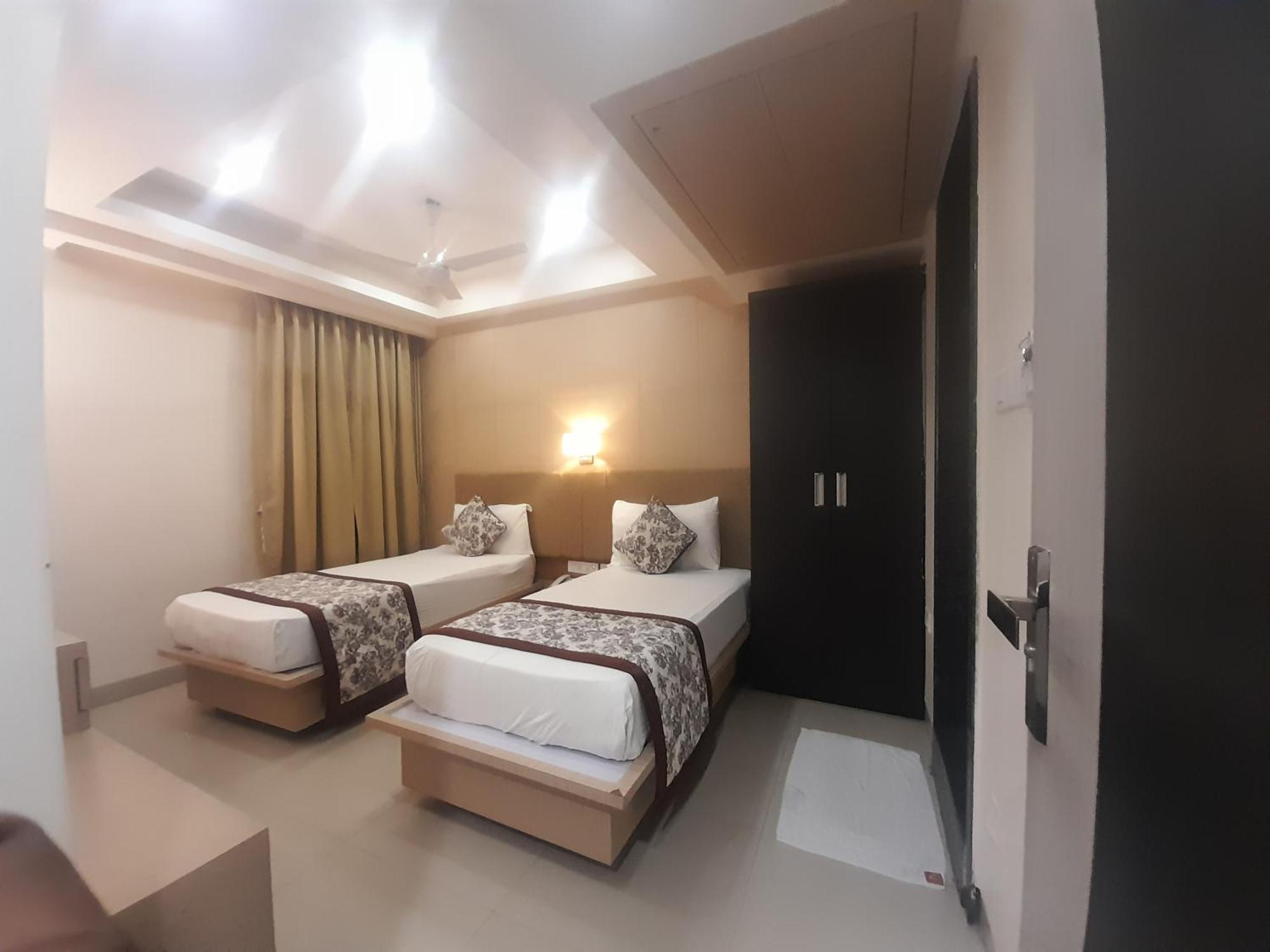 Variety Inn Patna  Buitenkant foto