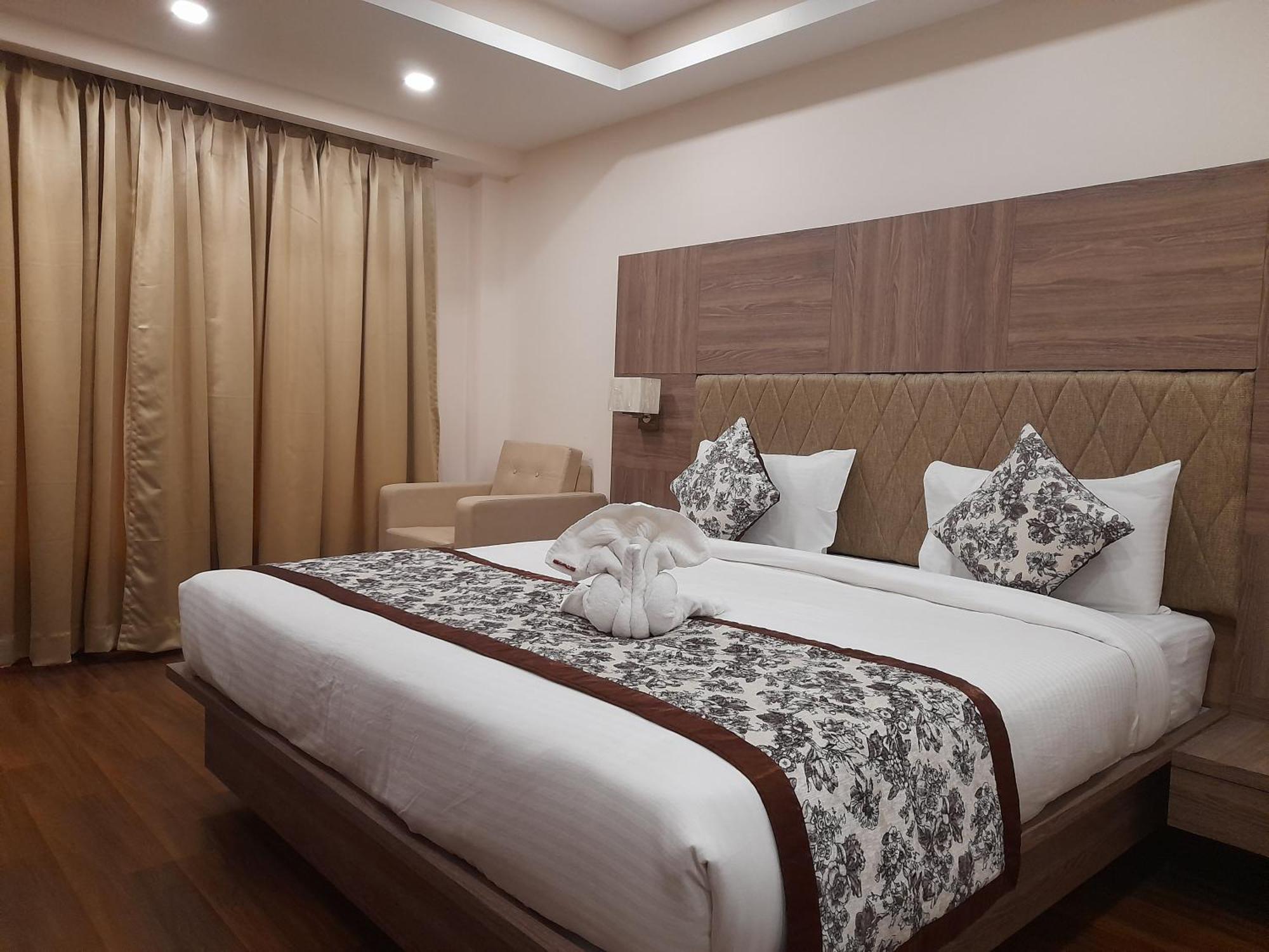 Variety Inn Patna  Buitenkant foto