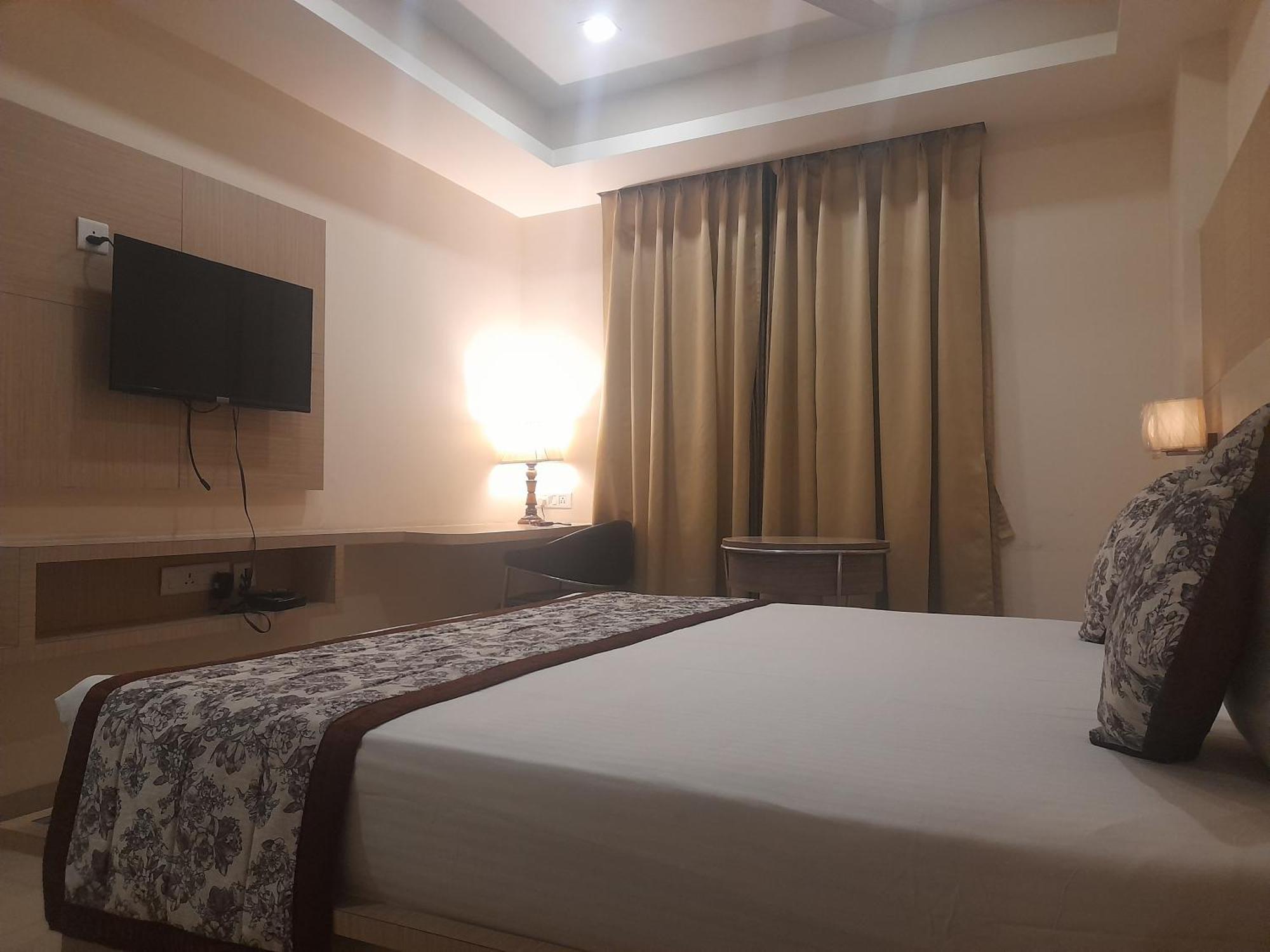 Variety Inn Patna  Buitenkant foto