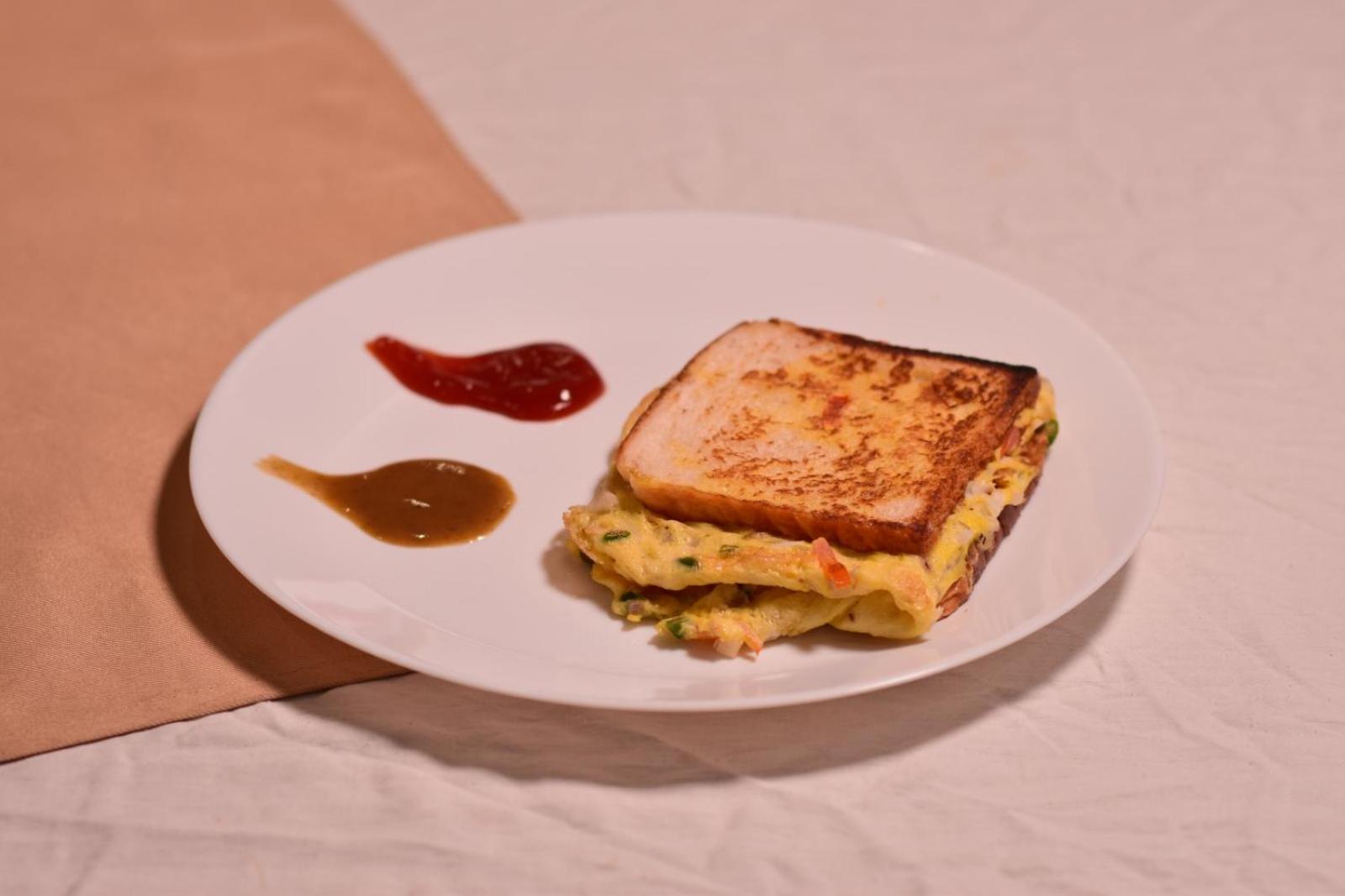 Variety Inn Patna  Buitenkant foto