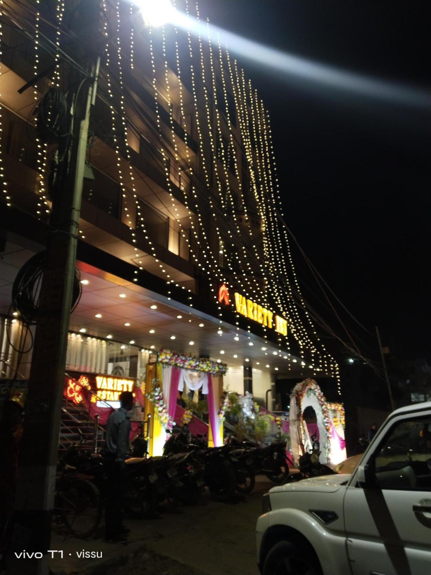 Variety Inn Patna  Buitenkant foto