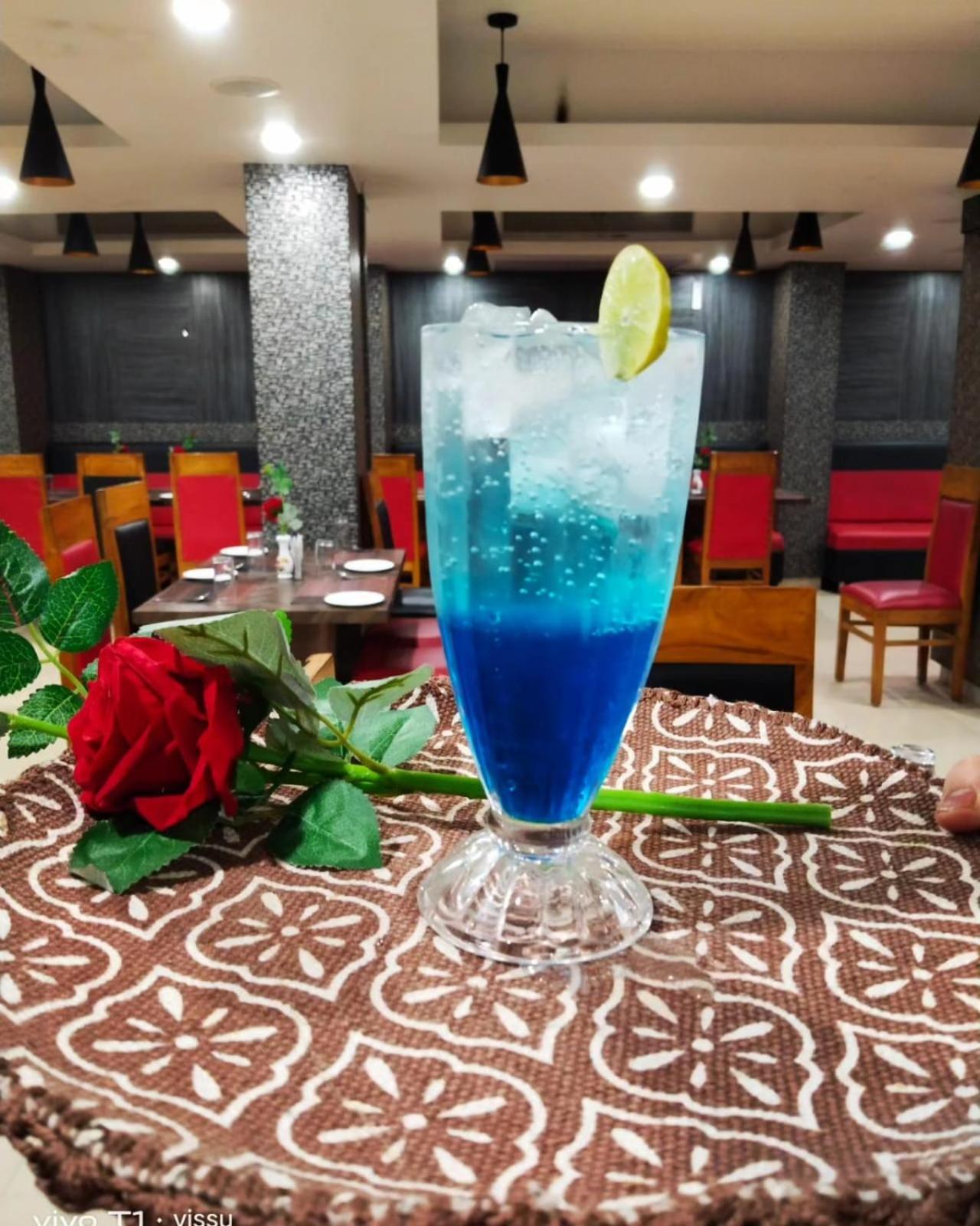 Variety Inn Patna  Buitenkant foto