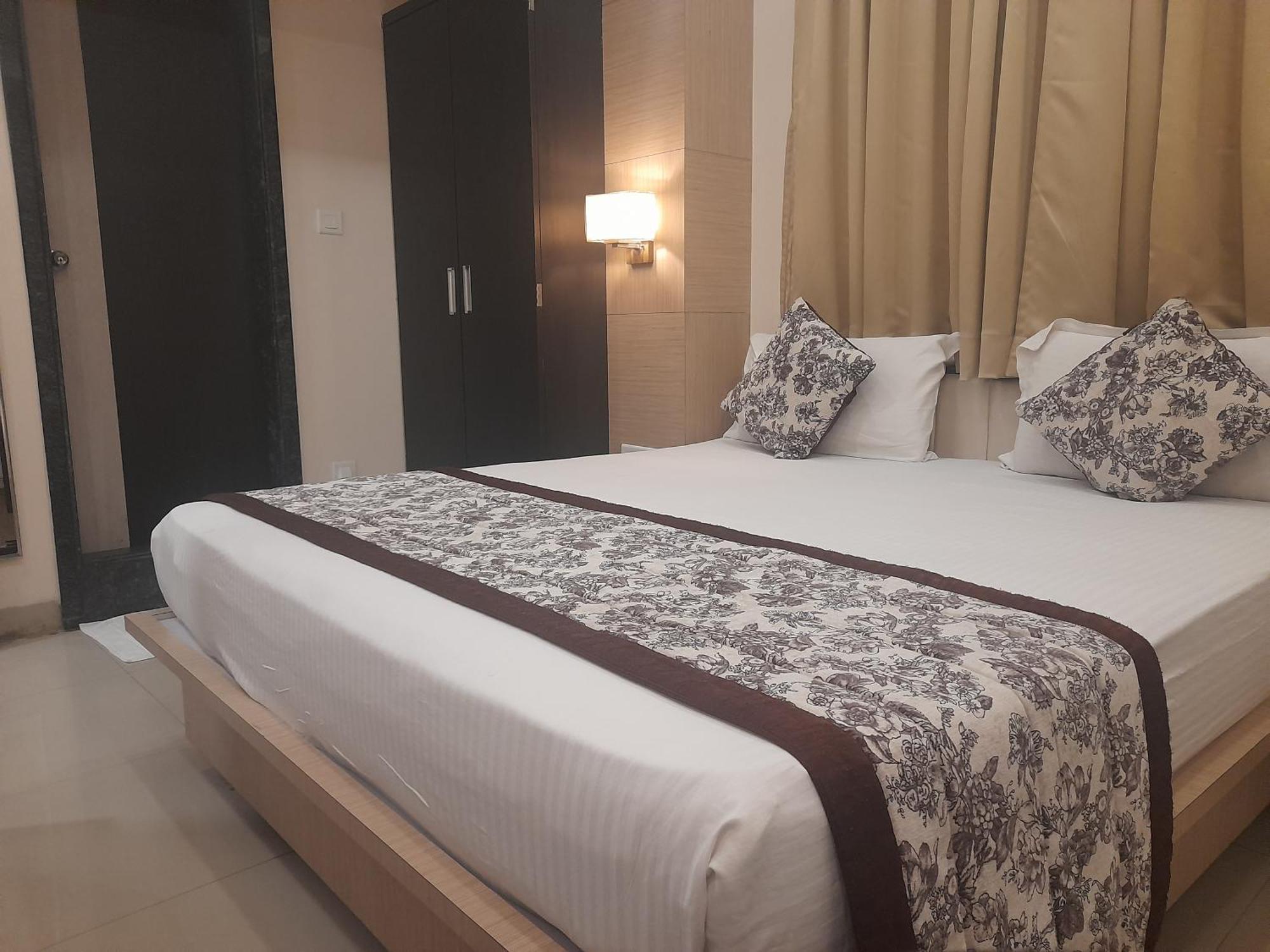 Variety Inn Patna  Buitenkant foto