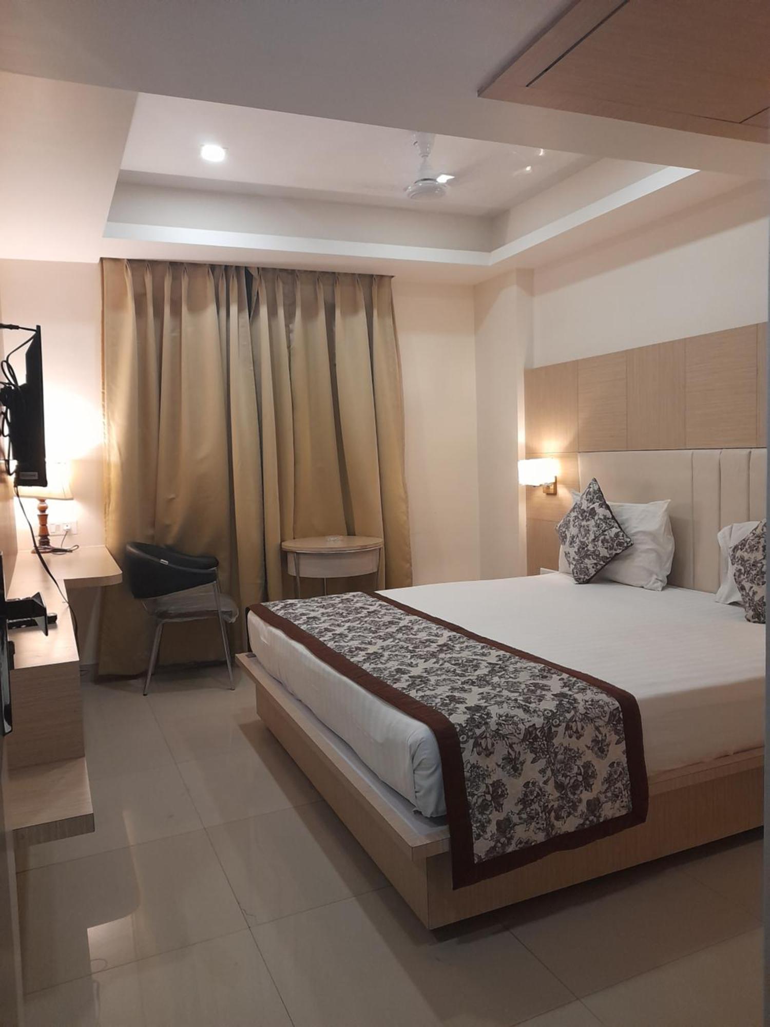 Variety Inn Patna  Buitenkant foto