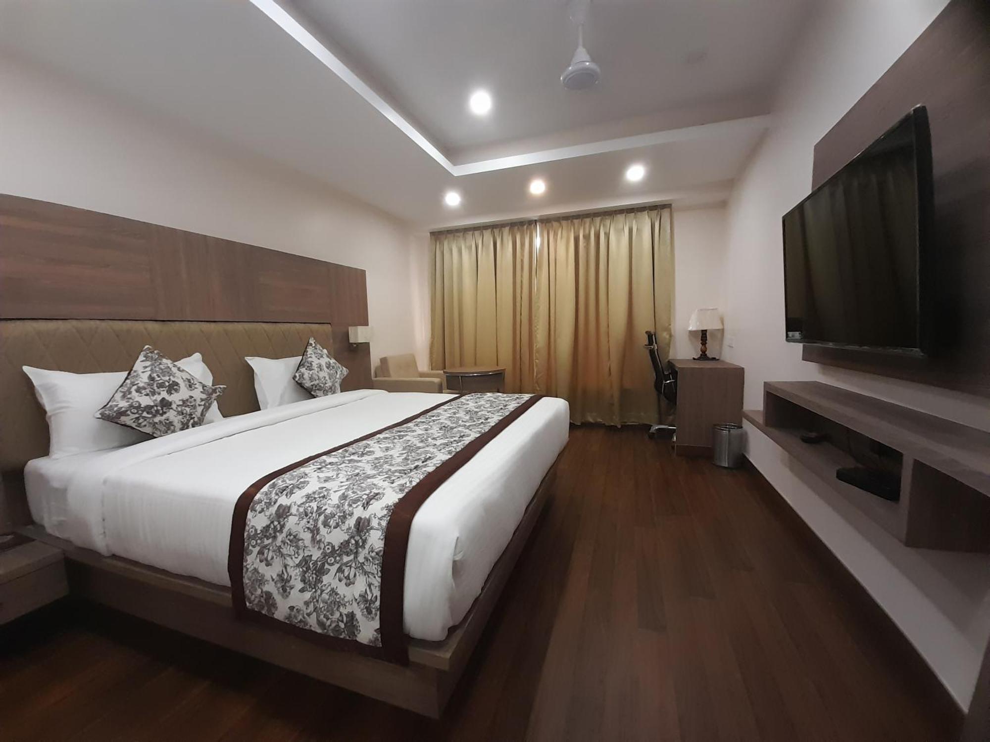 Variety Inn Patna  Buitenkant foto