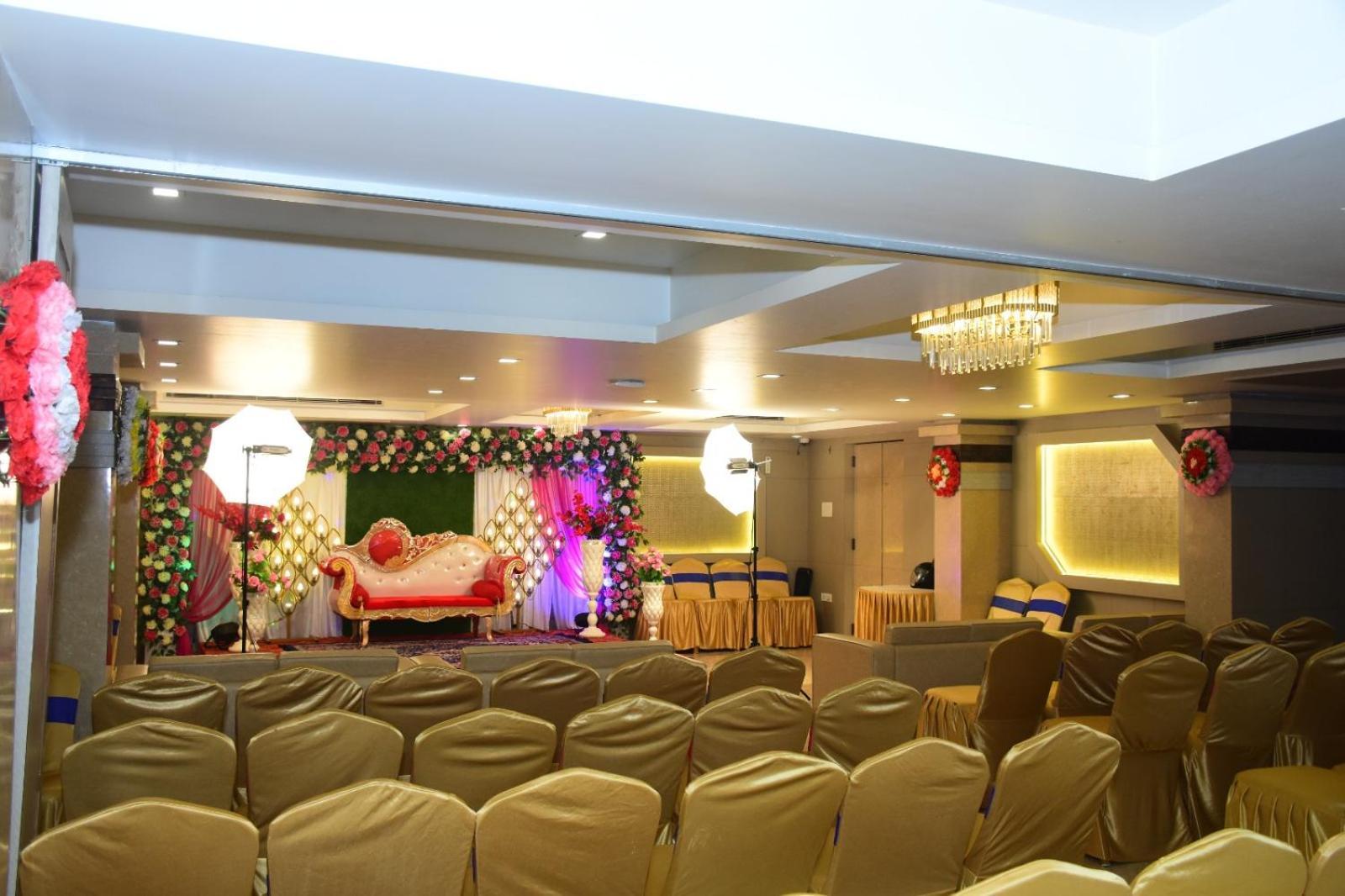 Variety Inn Patna  Buitenkant foto